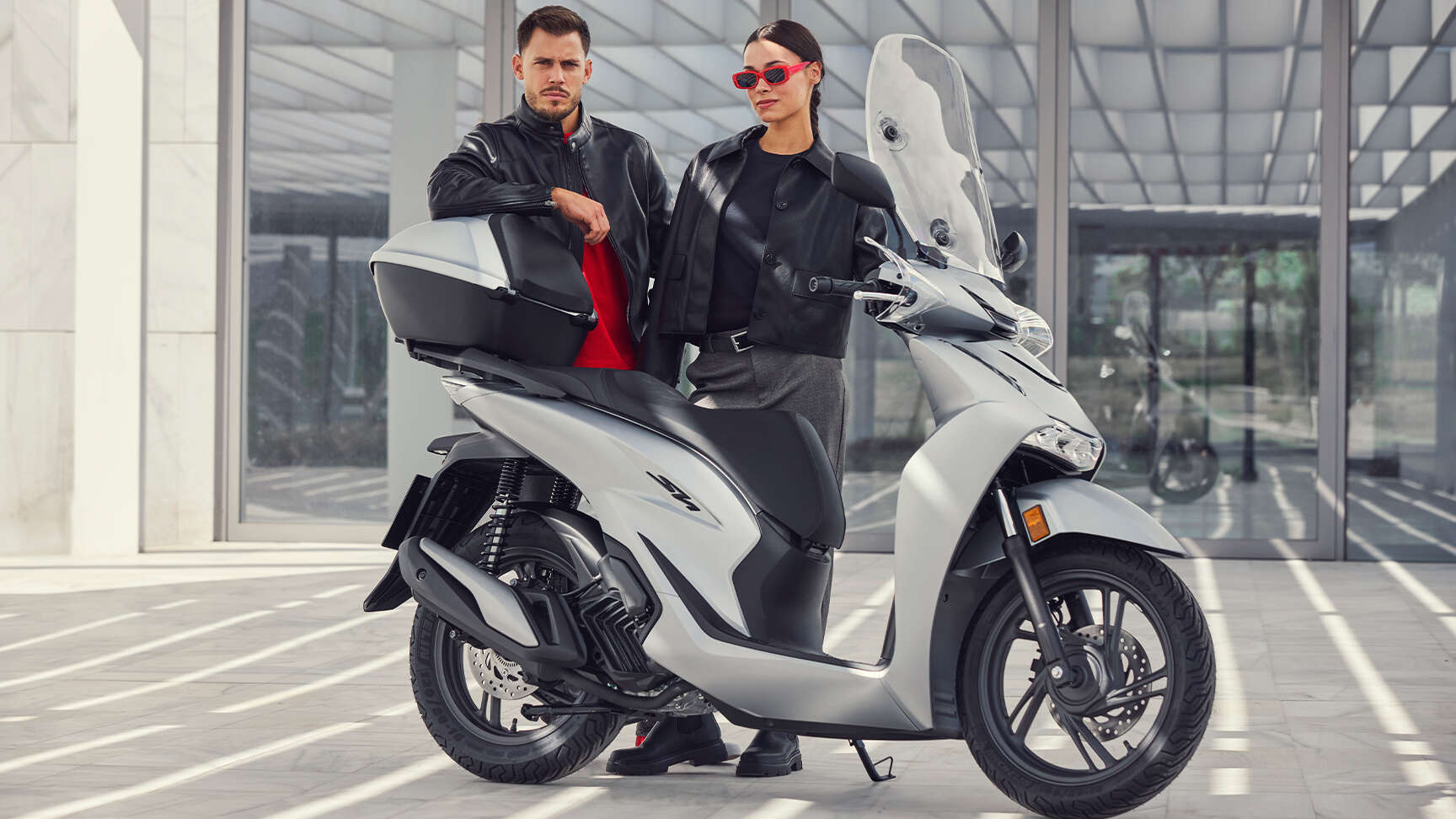 Okosabb. Finomabb. De összetéveszthetetlenül SH.